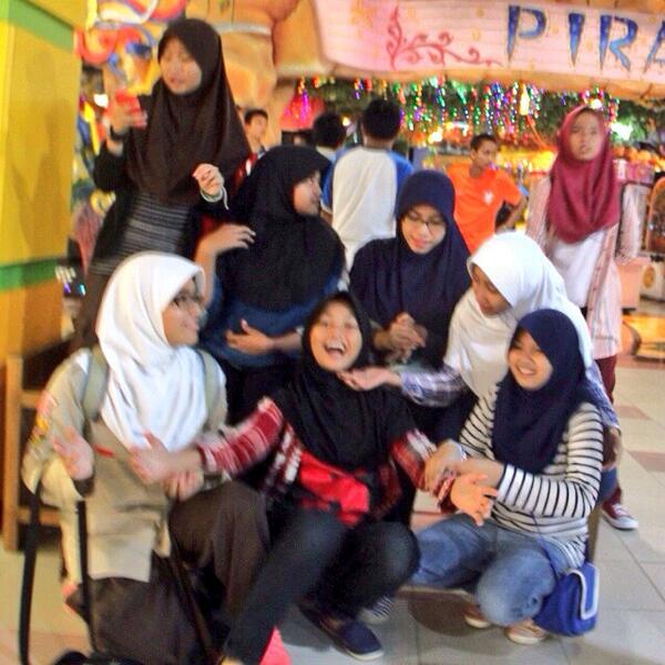 ordix6's tweet photo. naura lagi dikerangkeng http://t.co/oO5zQ0aPVo