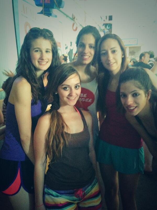 anafdez93's tweet photo. Esperando en la cola de los #rapidosACMEPW http://t.co/ISwD8XoZvd