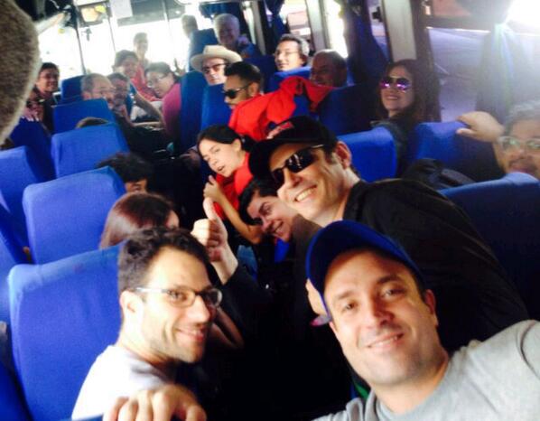 joserobertodiaz's tweet photo. 237 Peliculas en un Autobus ! @Festcinevzlano @papitalapeli @melorovsky @jpzamora1 Roman, Diego, @jeanpierreadr1 http://t.co/7CPNxgam01