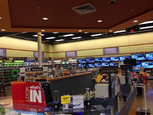 kelseyybrownn's tweet image. 2014&apos;s &quot;toy aisle&quot; #techgen