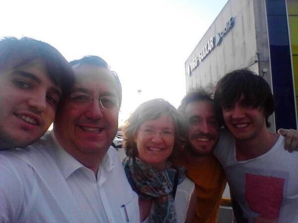 chispadav's tweet photo. Visita corta pero intensa en familia @dannte7 @miguelmmvillena :)) http://t.co/qREZJqGCzP