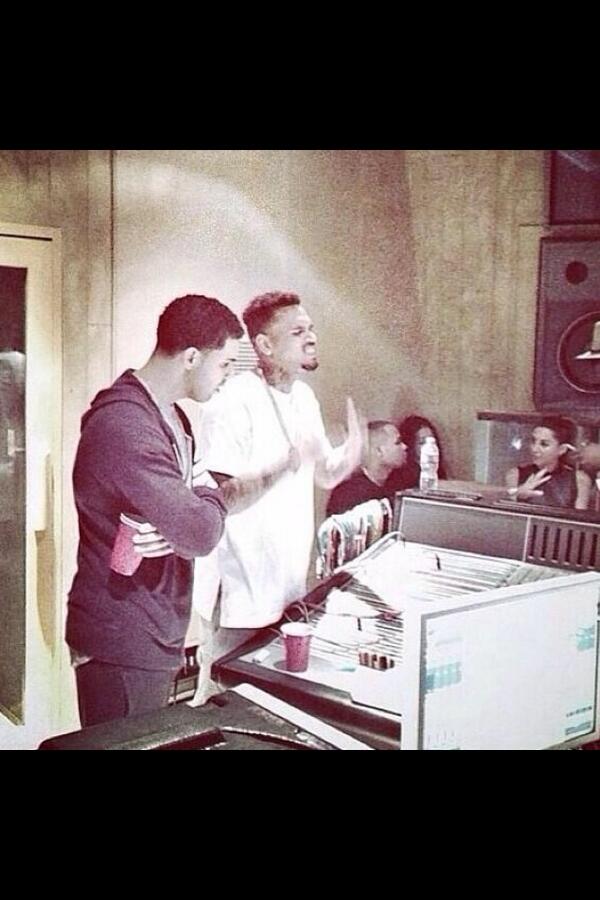 07Cannon_'s tweet photo. Rihanna bouta get subbed into destruction http://t.co/NNlIee6cAG