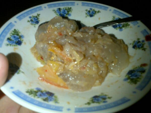 CoreraMoon's tweet image. Looks terrible but we called it &quot;Linut&quot;. Melanau&apos;s food. Taste so good wit sambal. Daebak! #Linut #Sago #SambalTomato