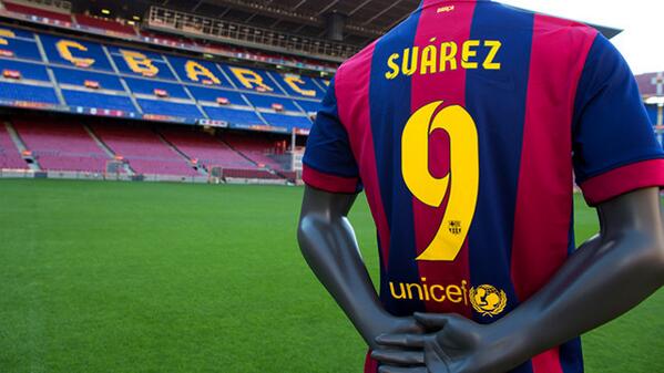FCBarcelona_es's tweet photo. Luis Suárez, el nuevo '9' del Barça #SuarezFCB http://t.co/ACLmT9Wx1E http://t.co/7ePiP8YOFE