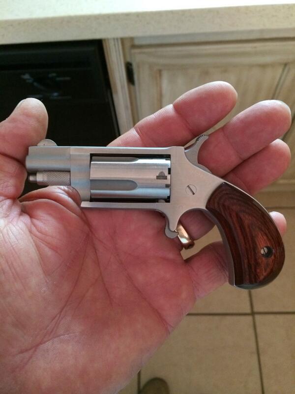 Yellowwing154's tweet photo. Saweet little 22 magnum 5 shot revolver pocket pistol #concealcarry #CCWpermit http://t.co/wFSkMf77X0