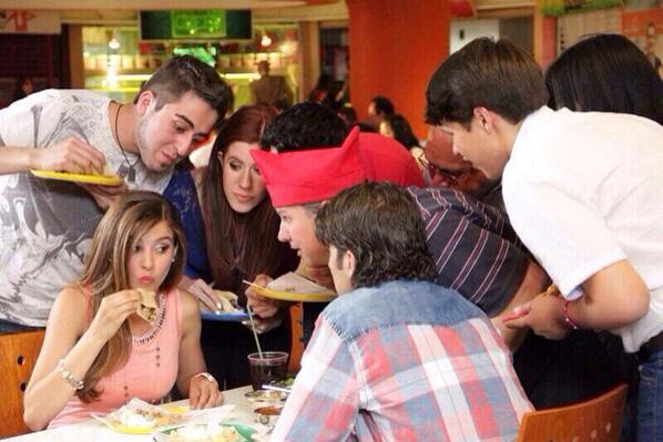 soypinkteam's tweet photo. Hoy en @MiCorazonTuyoTV no te puedes perder a #Fanny y #León en un restaurante de lujo 👍 @soypaulinagoto @JpabloGil http://t.co/Trr18unnQj