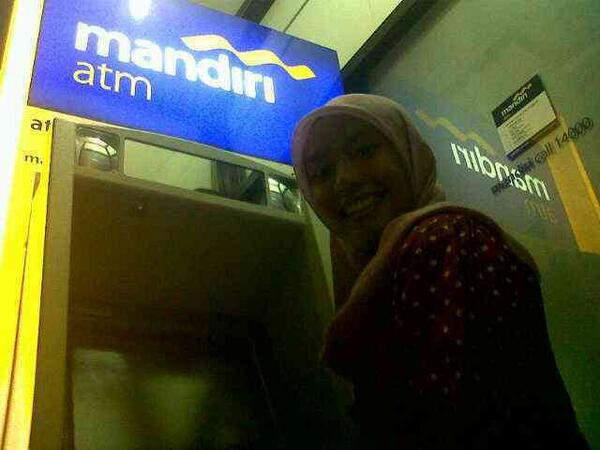 ulfahafifah's tweet photo. ATM Mandiri (Bank Mandiri Cabang UGM Gedung Magister) @mandirifiesta #selfiemandiriatm #sulionoyes http://t.co/tIPZKiWD96
