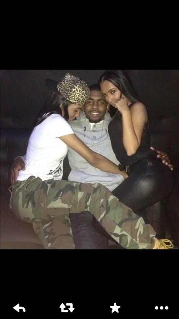 milesfan79's tweet image. RT @HotKommodity05: 😂😂😂😂 “@LsTheCompany: Lmao RT @Nemonmarcus: Meanwhile Kyrie at the crib like http://t.co/dkVg9XnW6Z”