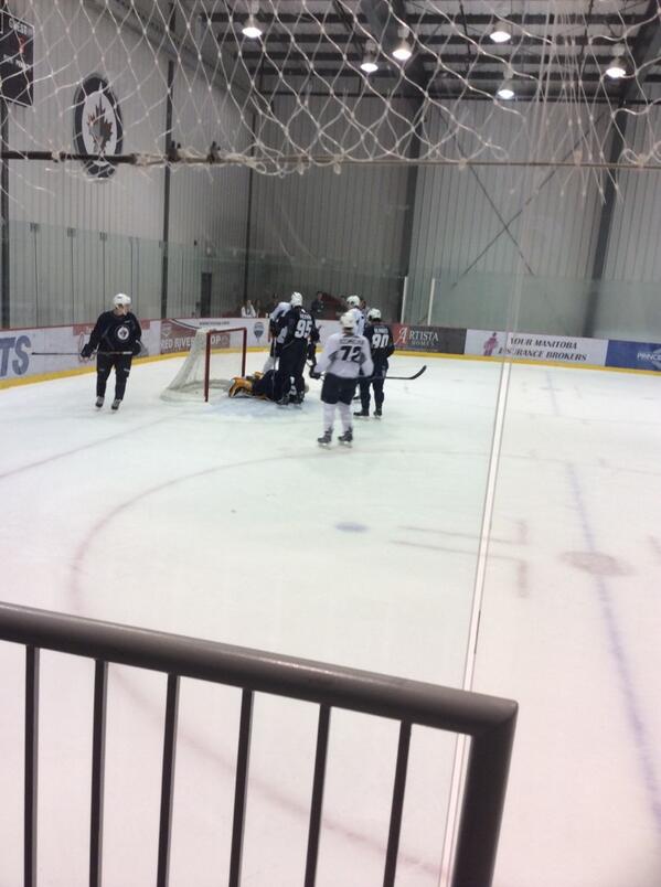 NHLJets's tweet photo. 2 minutes left! Frantic action in Team Roy's end as Team Keane pushes for the equalizers. #jetsdevcamp http://t.co/9gWi4Wyjzg
