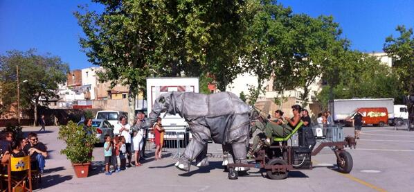 ciatre_teatre's tweet photo. Today we enjoyed the show with Sarruga's elephants at @mercatflors @Comeandseebcn @IPAMGrec http://t.co/QTj3gmuZJL