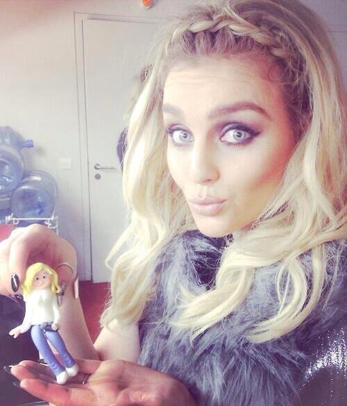 SourceLMF's tweet image. #PHOTO Perrie à Radio Disney