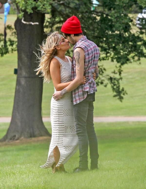 SourceLMF's tweet image. #PHOTOS Zerrie à l'anniversaire de pezz - 09.07.14