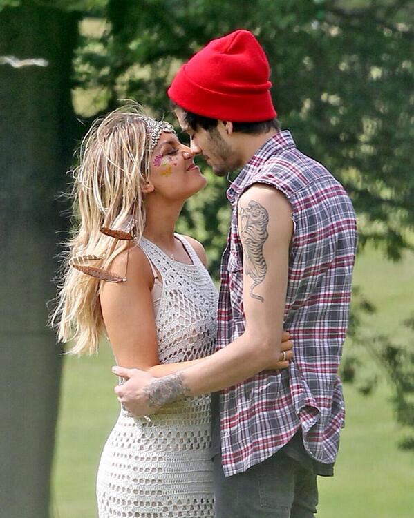 SourceLMF's tweet image. #PHOTOS Zerrie à l'anniversaire de pezz - 09.07.14
