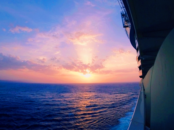 nicole_lynn87's tweet photo. “@RoyalCaribbean: The best part of balconies. #sunsets http://t.co/qsdly3y5DK” @Totalpac67 #honeymoon #lessthan15months