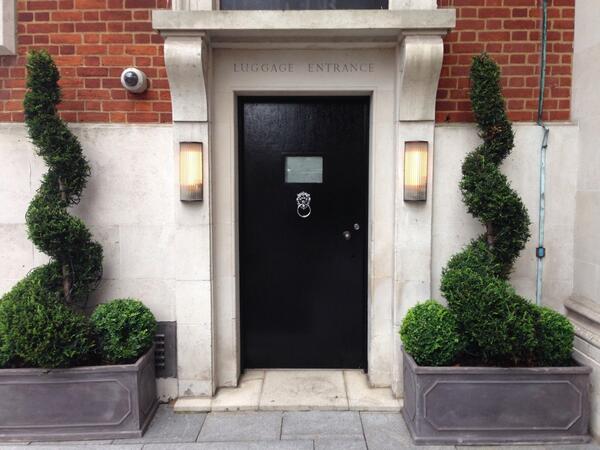 InterviReview's tweet photo. Amazing atmosphere and great cocktails @LuggageRoom http://t.co/CL6X2hUc8w
