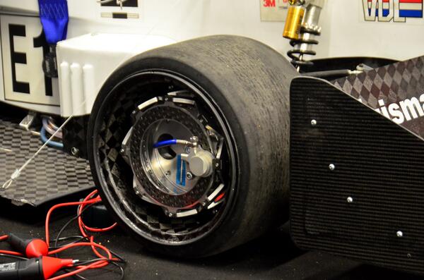 ChalmersFormula's tweet image. Chalmers Formula r seriously impressed of @tudelft's insane piece of machinery! OMG OMG OMG.... 
#FS2014