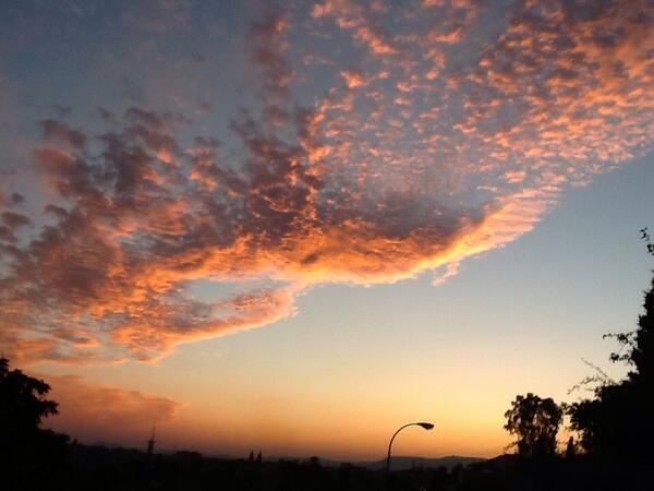 El cielo sobre mi casa. <a href="/CabaretLaviebel/">Laviebel</a> es una llama para que arda el futuro.