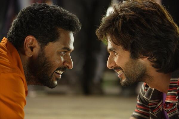 shahidkapoor's tweet photo. Dancing deva http://t.co/UMOok5Dbw8