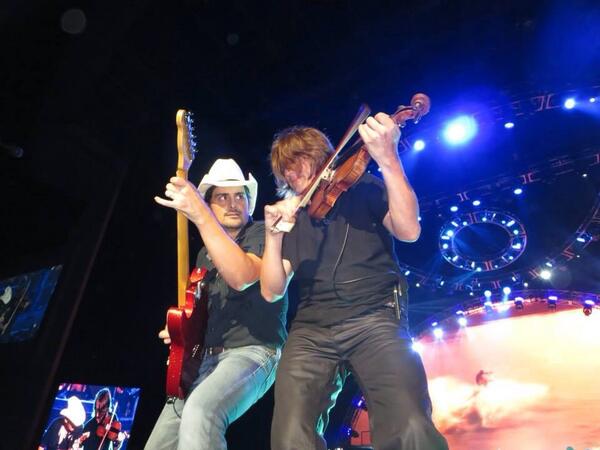 SoCal_ErinEvans's tweet image. @BradPaisley great show last night, even tho my gopro battery died before the solo. #goprofail