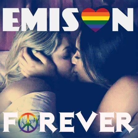 Ashl3yRB's tweet image. #EmisonEquality 👭😍💋❤️