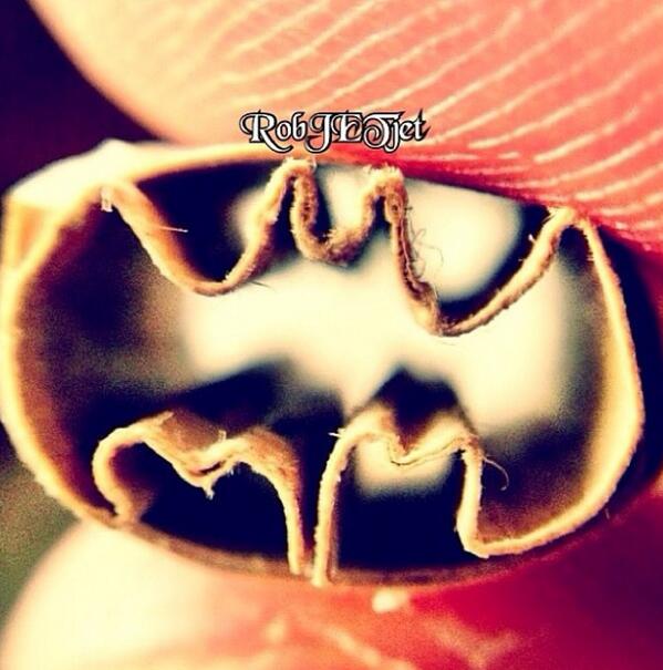 RAWLIFE247's tweet photo. The hero we all deserve!
#rawlife #batman #rawbin #rollpapertricks #rawart #fanartfriday #pearledit #rawtiptricks http://t.co/ELTEUkCeyh