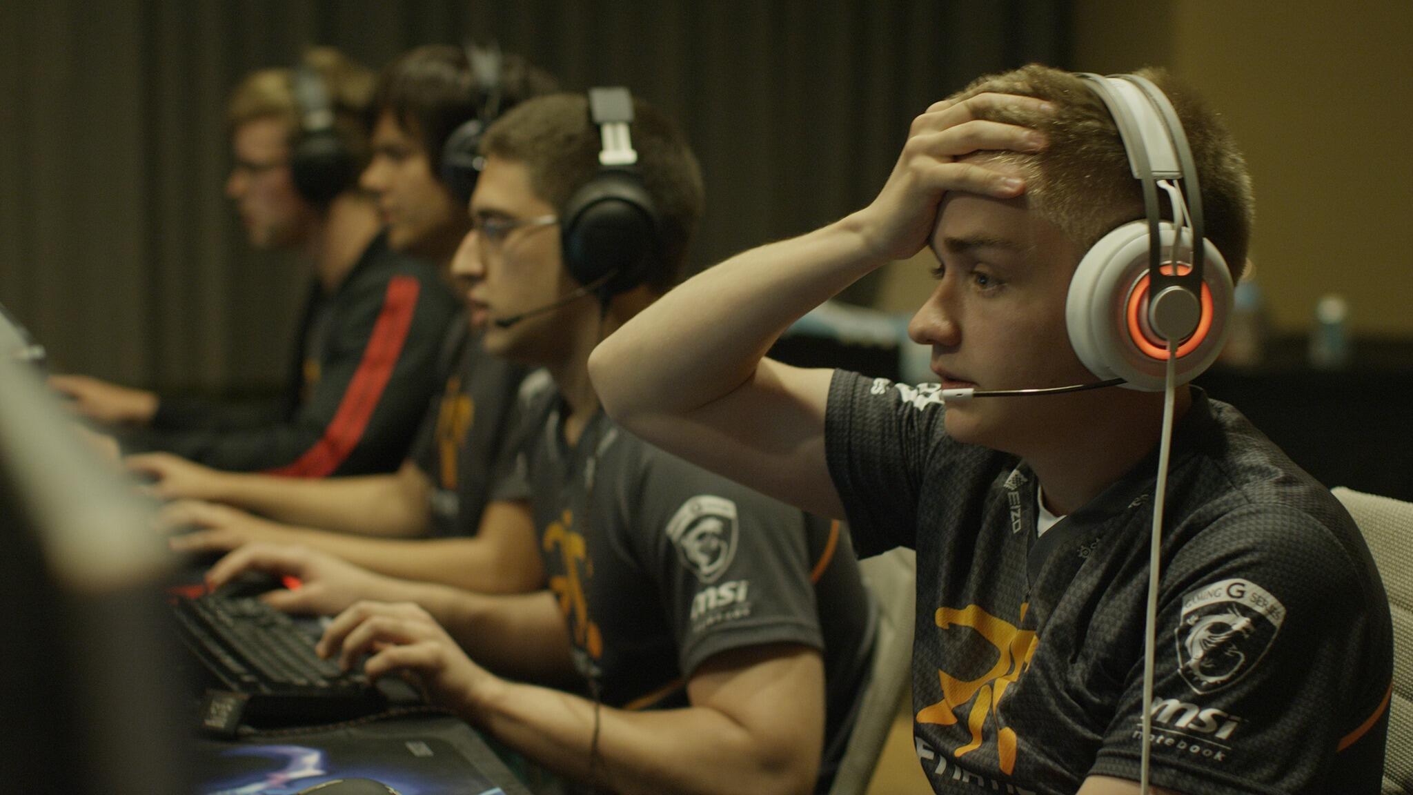 BsTW-zKCQAAlDQV.jpg:large