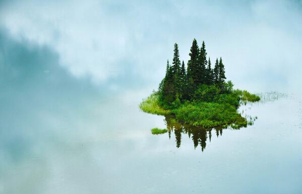 MedicineAB's tweet photo. "เกาะเล็กๆบนสวงสวรรค์" เกาะเล็กๆในทะเลสาบ ที่บริติชโคลัมเบีย สวยงามเหมือนตั้งอยู่บนท้องฟ้า #ธรรมชาติมหัศจรรย์ http://t.co/JYwJLE0rwr