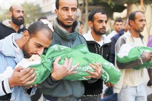 Ibe_Lailaa's tweet photo. The Gaza death toll has reached 111, including 27 children &amp; 900 have been injured. #GazaUnderAttack #Palestine http://t.co/UMvOUx4pwp 😭😭