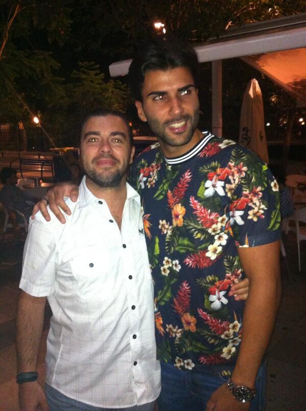 valek8_'s tweet photo. Padre e hijo? No se yo quien es quien #vayacamiseta #mhyv #vayatelita @JesusObiMikel #ahorasí http://t.co/OL2CxK1fKi