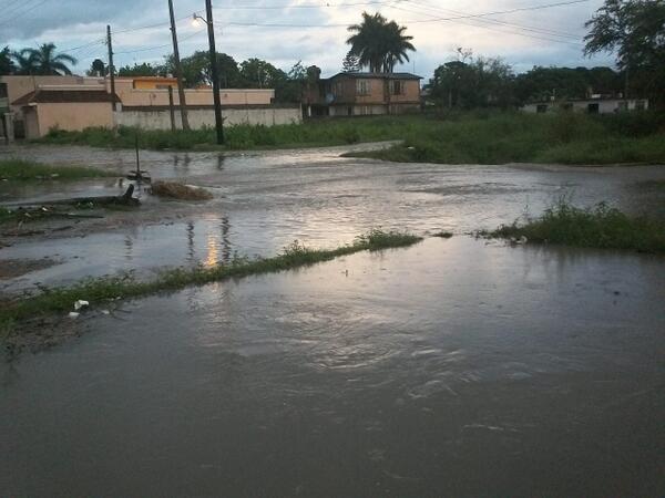 Resultado de imagen para calles con agua corriendo