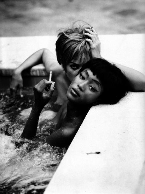 Mag_Antidote's tweet photo. ROMANCE DIARY
#VogueItaly #1989 @NaomiCampbell @CTurlington #StevenMeisel #RomanceDiary #Inspiration #Moodboard http://t.co/O4sKGjbZZ1