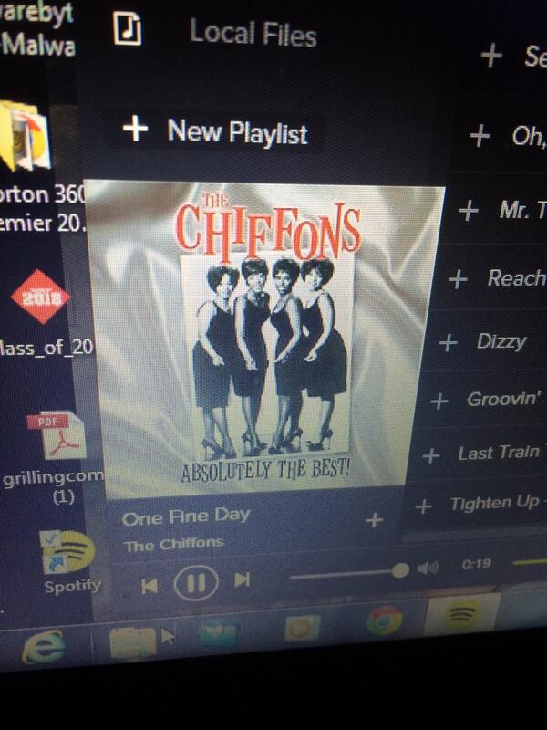BeyondYouLeader's tweet photo. Can't go wrong with the Chiffons #OldMusic #Prom1955 #NotYourGeneration http://t.co/8kDFs30TP1