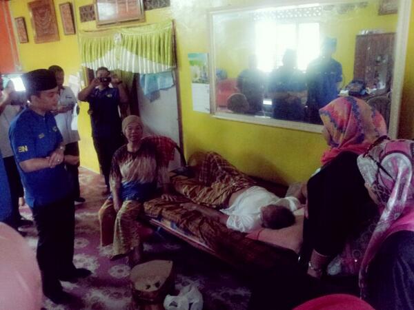 Ziarah Ramadhan Pemuda &amp; Pu3 Sembrong di Kg Melayu Bt 6 <a href="/HishammuddinH2O/">Hishammuddin Hussein 🇲🇾</a> <a href="/onnhafiz/">Onn Hafiz Ghazi</a> <a href="/fizah_2701/">Fizah echa</a> <a href="/zeekay15/">Kucing Gebu</a> <a href="/norreha88/">Siti Norreha</a>