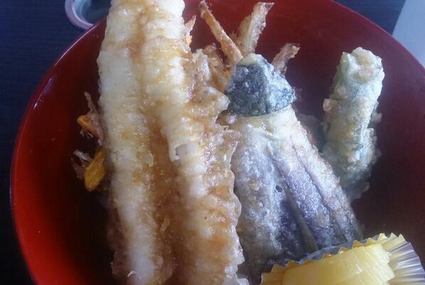 いい塩梅 街角グルメ 三色丼 八景島シーパラダイスにお越しの方は近くの漁港で食べれます 特に穴子天の味と柔らかさは保証します 小柴のどんぶりや Http T Co Rea9wuzkzc