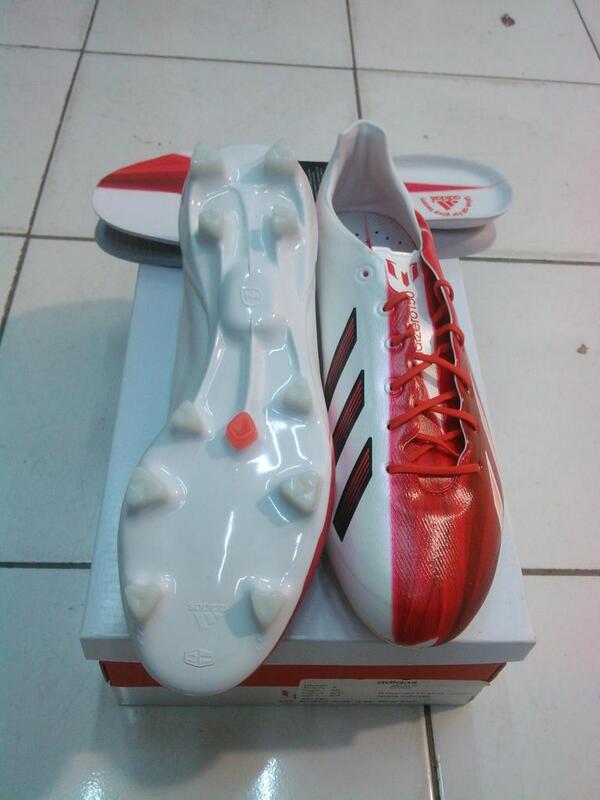 dovy_prastyo's tweet photo. #adadiskon #obral #sale #sepatubola #rajagocek #adidas #adizero #f50 #messi edition FG http://t.co/n3co1C58zo
