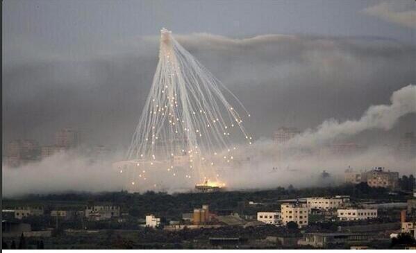 백리탄 과 네이팜이란
살에 닿으면 뼈와 살을 녹일 정도로 타들어 가는 인간이 만든 최악의 비핵살상 무기입니다 네이팜 과 백리팜 은 너무 잔인하여 국제 조약에 따라 사용이 금지 되어 있는데 이스라엘이 사용을 했음