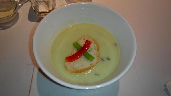 cnyap's tweet photo. Mushroom Soup http://t.co/NQYokT6JJ0