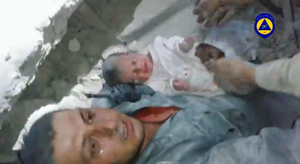 AlArabiya_Eng's tweet photo. Rescue workers pull baby from rubble in #Aleppo  http://t.co/3TOczFmLe4 #Syria http://t.co/40yrnVuUoj