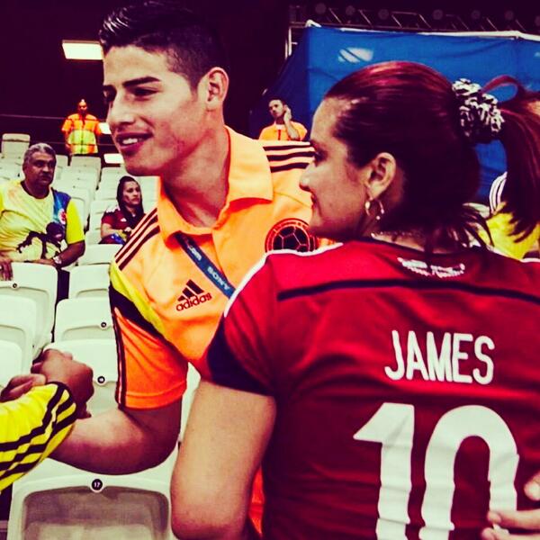 MARJAJUA's tweet photo. Hoy es un día especial esta cumple mi Monito @jamesdrodriguez te amo hijo DIOS TE BENDICE 🍰🎂🎉🎊💝🙏😘 gracias por tanto http://t.co/VhzFg540Md