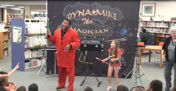 Dynamikemagic's tweet image. Some kids can not stop laughing.