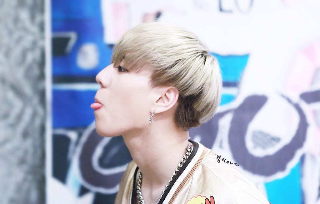 BsVFzO_CYAI3PFW.jpg:large