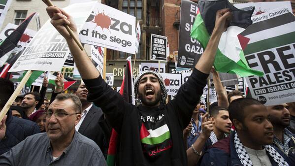 RT_com's tweet photo. ‘End the siege!’ Thousands in Oslo &amp; London protest Israeli offensive in Gaza http://t.co/toRXsQFE0v http://t.co/HJUIFTWlOr