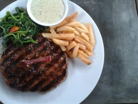 Oytnat_'s tweet photo. @HOLYCOW_RADAL good taste #TKPBandung http://t.co/CHcHZUU6Yk