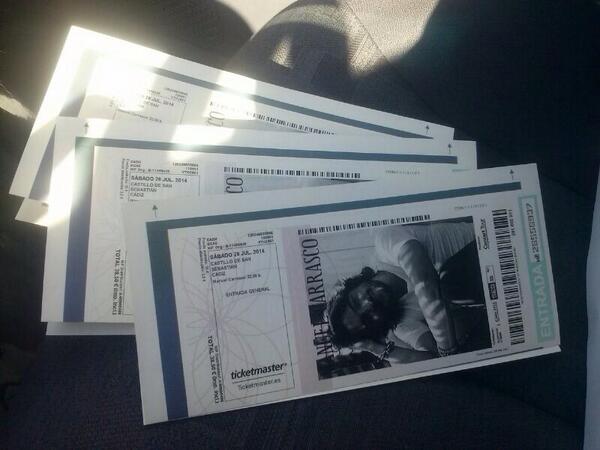 reliazcona's tweet photo. @manuelcarrasco_ chicas ya tenemos las entradas😬😬😬😬 http://t.co/cV1O2TLUB8