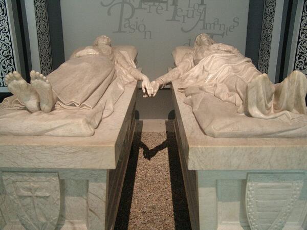 Queverenelmundo's tweet photo. Los amantes de #Teruel, el monumento funerario en pareja más famoso de #España, @TurismoTeruel @AmantesTeruel http://t.co/zgFciRXKGV