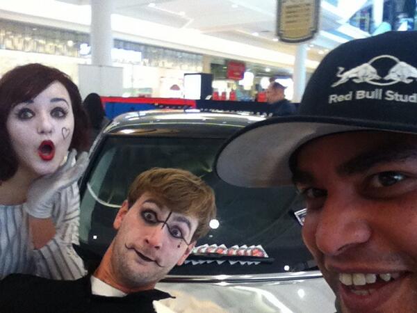"<a href="/nigeljaxx/">Nigel Jaxx</a>: Check out my #miniselfie @MINICapeTown " hahaha! Miming in canal walk with the @IanJoker
