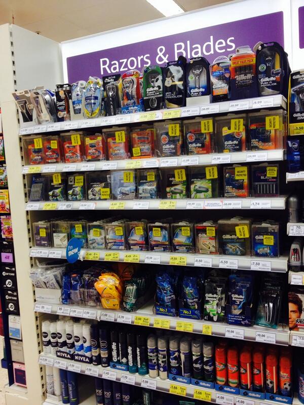 StaceyMeredith2's tweet photo. Great standards on male grooming! #ReadyForTheWeekend @clivetesco @headcaseymike http://t.co/H7VhefIqO5