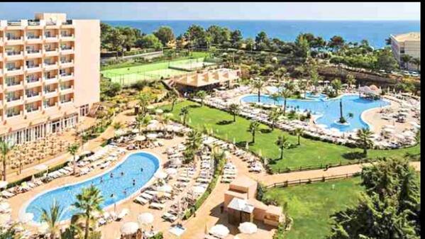 georgia_bould's tweet photo. Missing Italy 🇮🇹😔... but only 5 days until Portugal 😃 #superexcited   @emanueledelcelo 😘 http://t.co/naj9ckp6eF