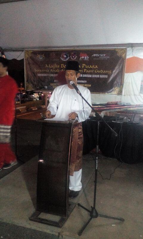 AlifRahim's tweet photo. @AzmanJaafar_AJ @khalednordin @Khairykj terima kasih tn hj azman sudi bersama turun padang http://t.co/cps0QYRXu7