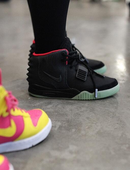 97kmmm's tweet photo. Yeezys http://t.co/teirnLswB0